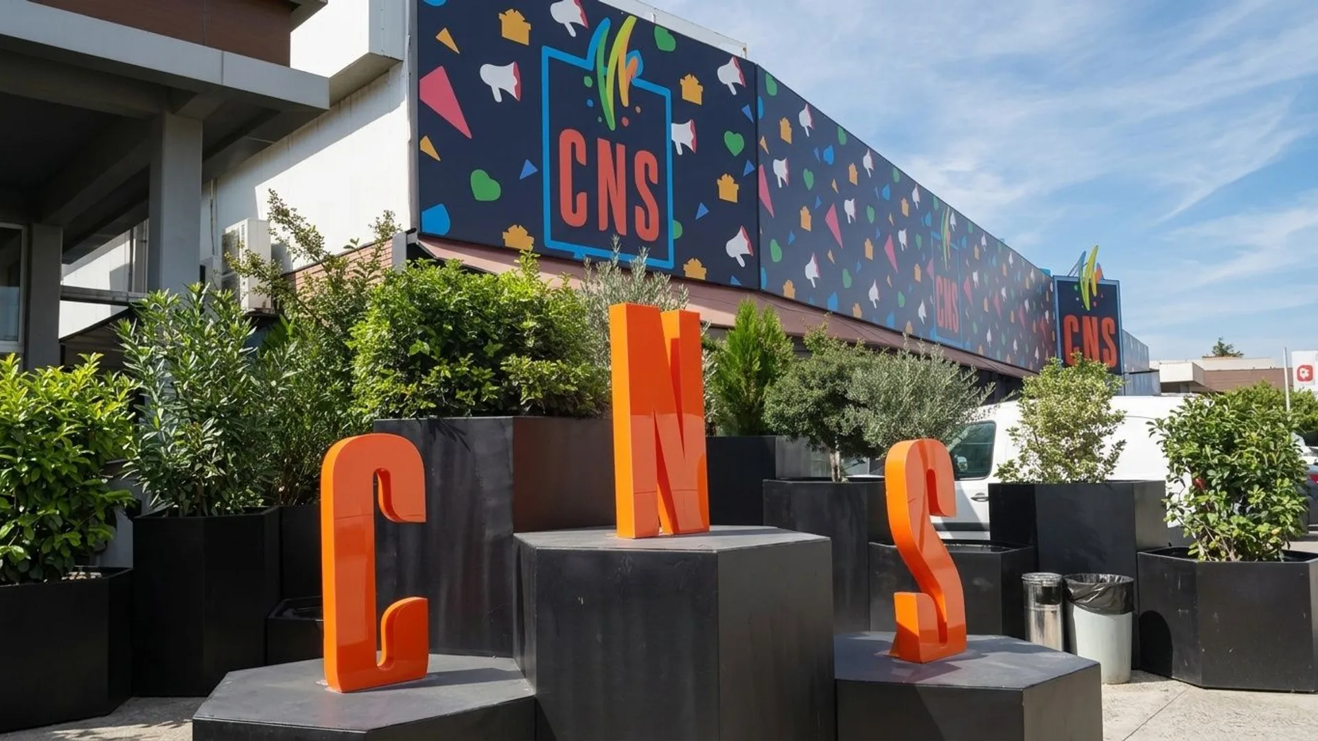 CNS girişindeki turuncu harfler